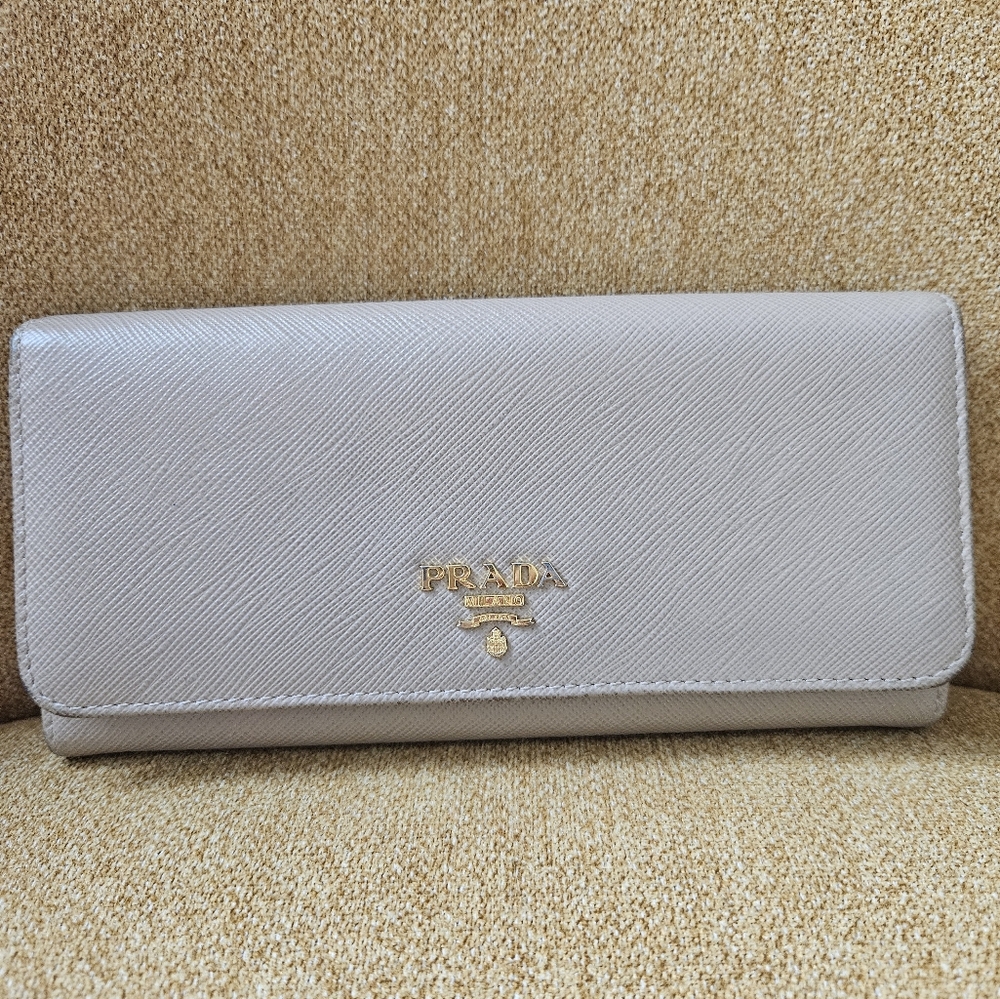 Prada Pale Gray Wallet Luxurious Leather Minimalist Design